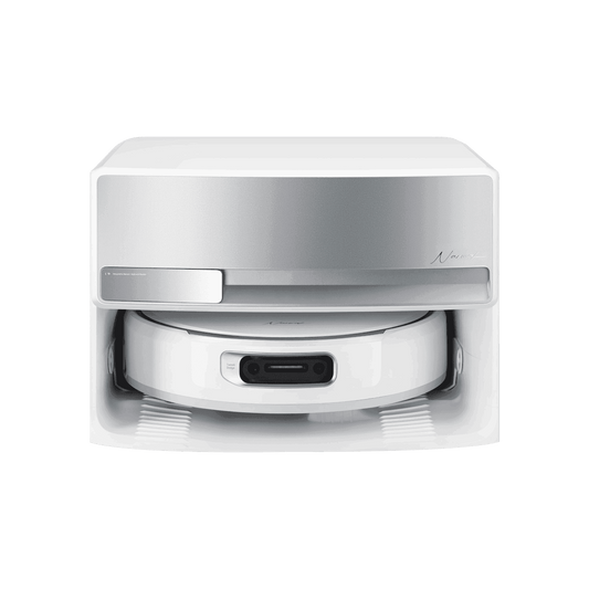 Narwal Flow i laddstation med elegant silvervit design, effektiv robotdammsugare och mopp för husdjursägare.